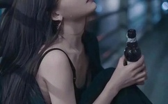 《朋友年轻的妈妈》中字头歌词